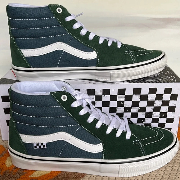 Vans WMNS Skate Sk8-Hi
Mountain View
VN0A5FCCBD6
Sneakers - Picture 2 of 16